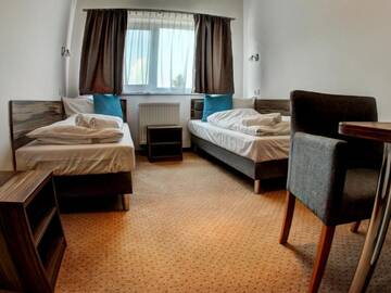Фото номера Двухместный номер с 1 кроватью и собственной ванной комнатой Отель Hotel Serby г. Глогув 3
