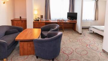 Фото номера Полулюкс Отель Qubus Hotel Głogów г. Глогув 2