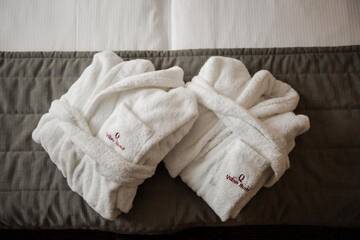 Фото номера Полулюкс Отель Qubus Hotel Głogów г. Глогув 5