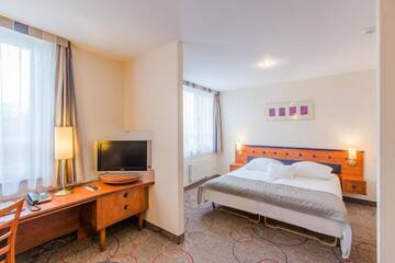 Фото номера Полулюкс Отель Qubus Hotel Głogów г. Глогув 3